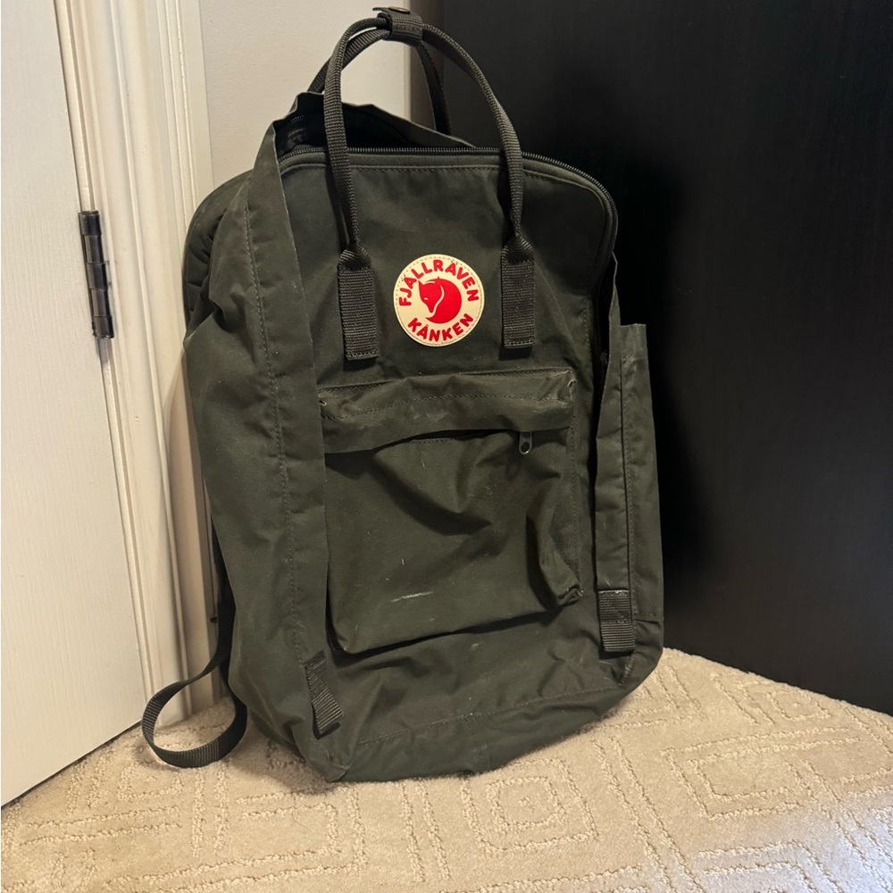 Fjallraven Kanken dark Green Backpack